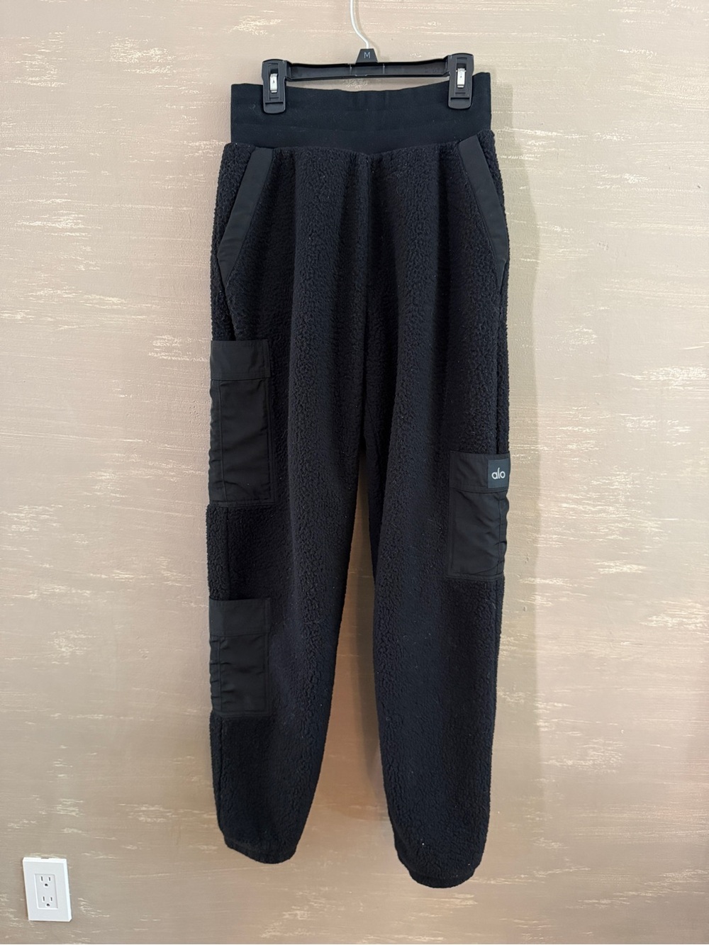 ALO Yoga Black Sherpa Cargo Joggers XXS